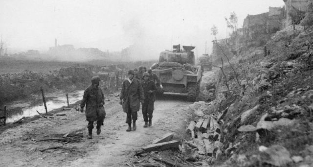Paracaidistas alemanes capturados en Monte Cassino por tropas neozelandesas. Marzo 1944