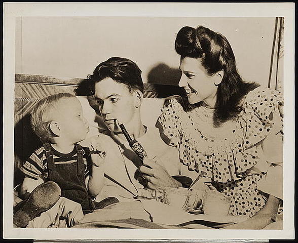 Con su primera esposa, Norma Jean y su hijo Bruce