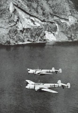 Dos Messerschmitt Bf 110 en patrulla sobre las islas del Mar Egeo