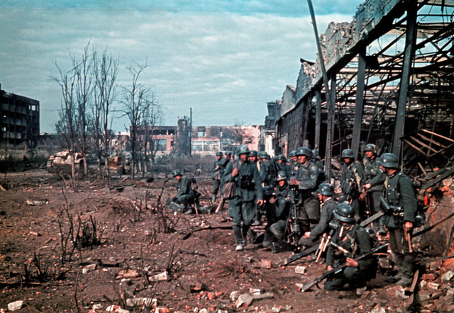 Tropas alemanas esperando para atacar a finales de 1942