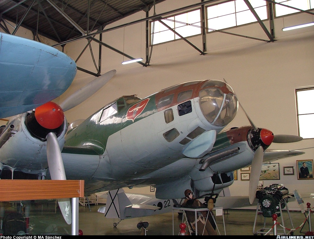 Heinkel He-111E-3 Nº de Serie MN235 está en exhibición en el Museo del Aire de Cuatro Vientos en Madrid, España