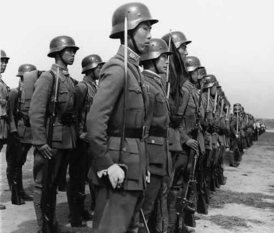 Soldados chinos de la 88 división, una de las divisiones de élite, entrenadas al estilo alemán