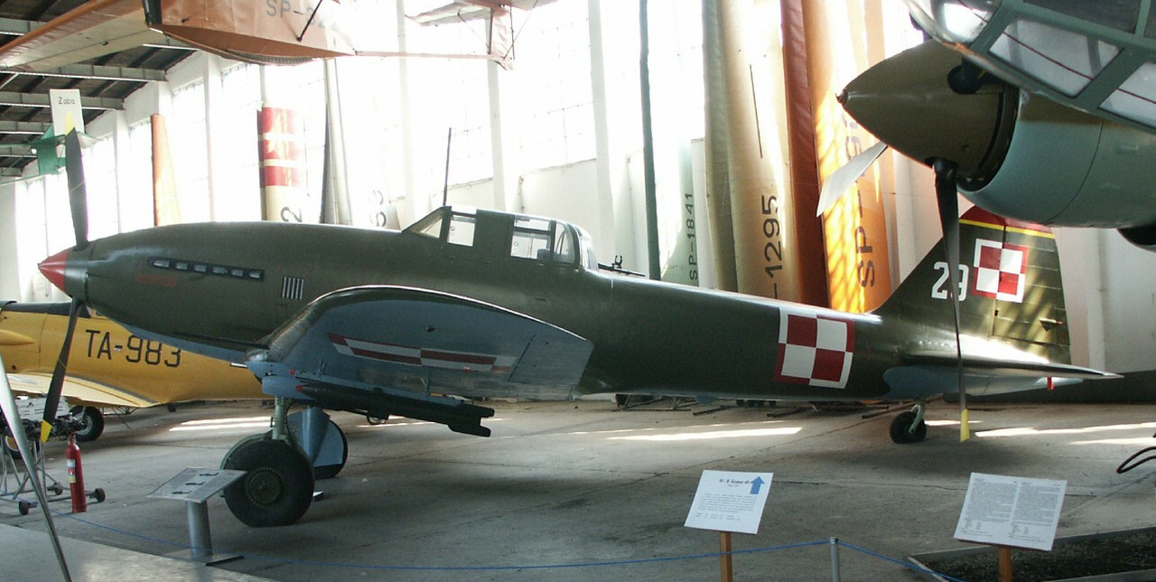 Ilyushin Il-10 está en exhibición en el Muzeum Wojska Polskiego, Varsovia, Polonia