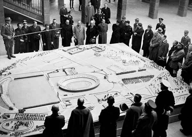 Modelo a escala del complejo olímpico en exhibición en Berlín en la inauguración de los Juegos Olímpicos