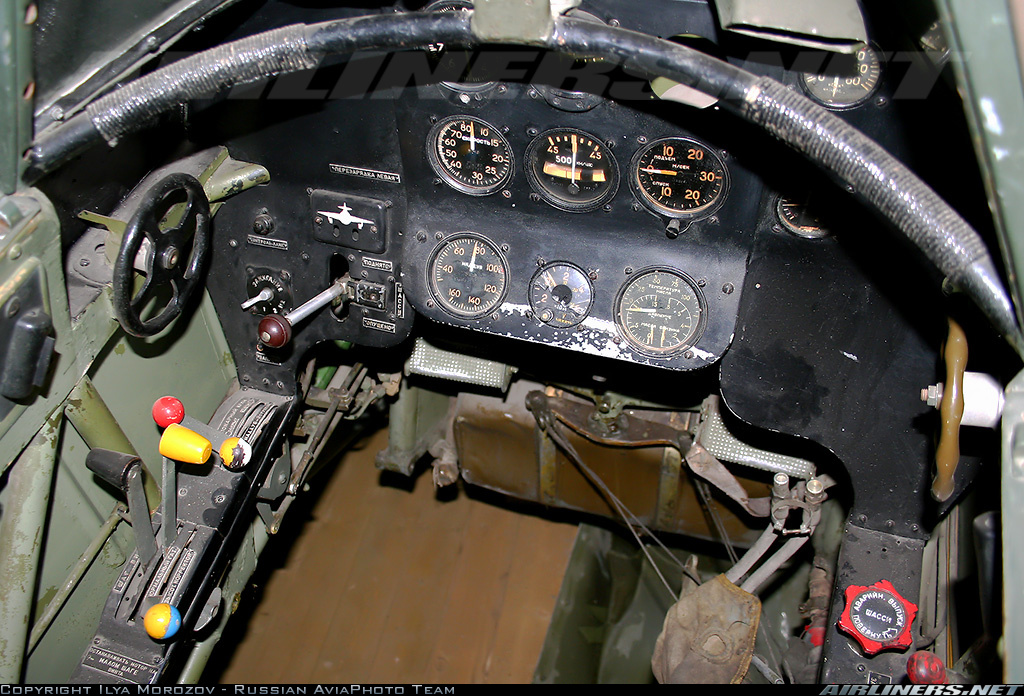 Interior de la Cabina de un Yak-9