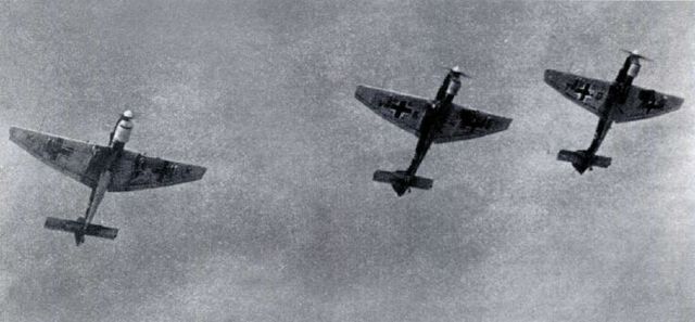 Escuadrilla de Stuka dirigiéndose hacia un objetivo en Polonia
