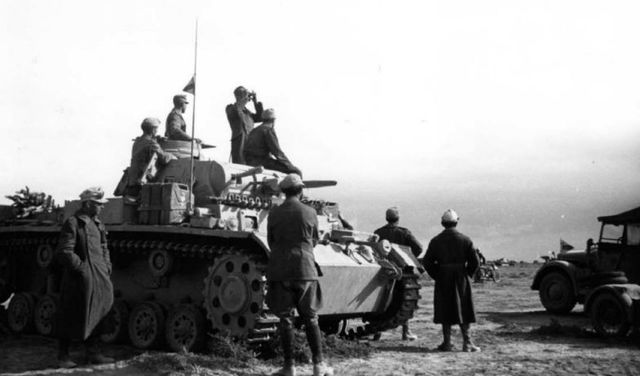 Panzerbefehlswagen Ausf E de la 5ª leichte Division en África durante la Operación Crusader. Noviembre de 1941