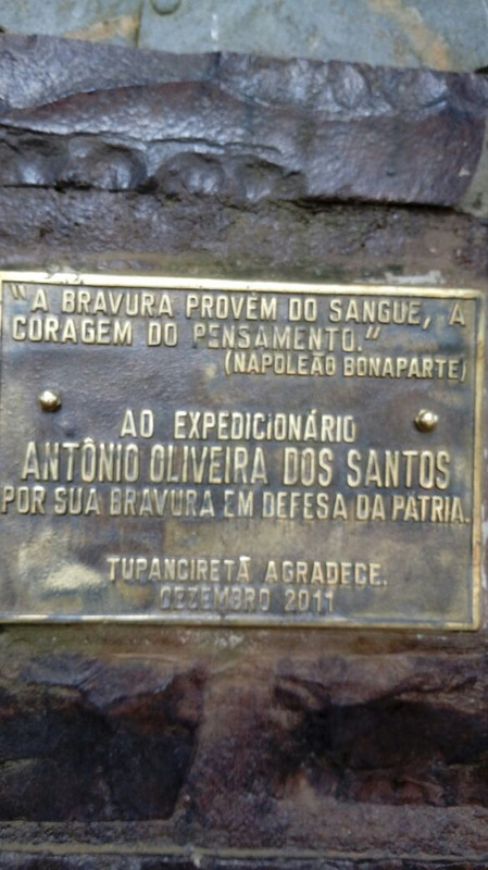 Placa conmemorativa a Antonio Oliveira dos Santos